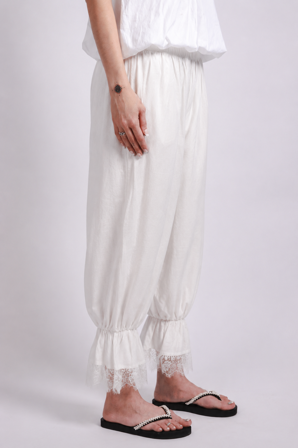 Ballon Linen Pants with Lace