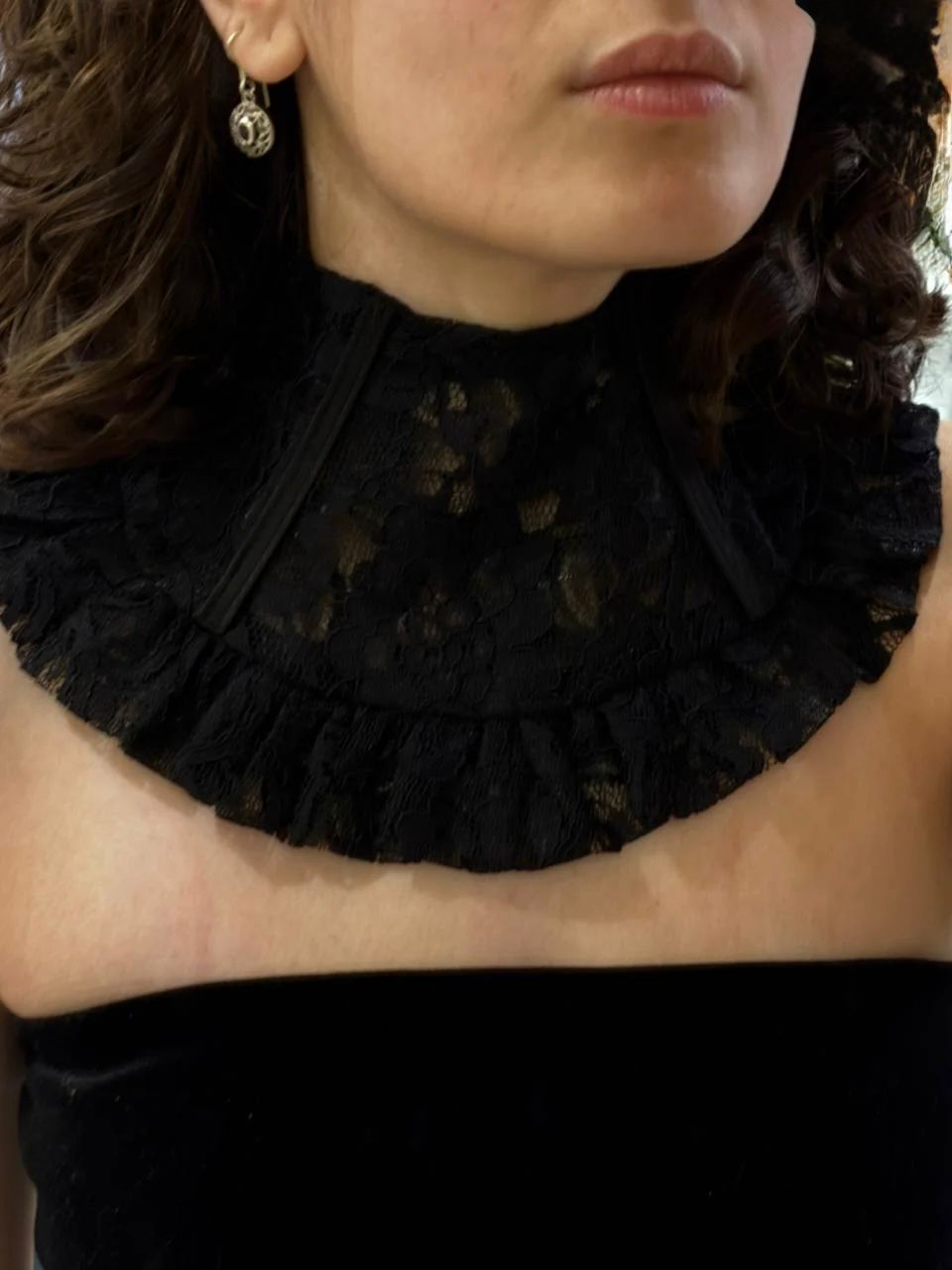 High-Neck Lace Necklace Black