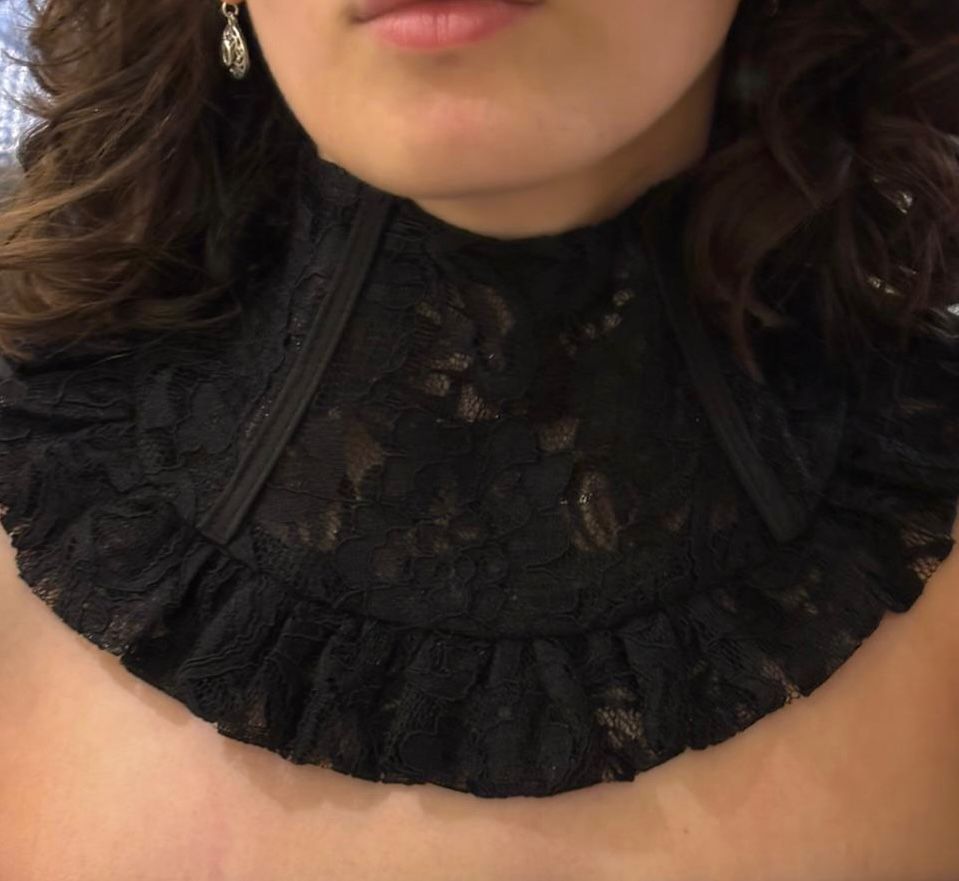 High-Neck Lace Necklace Black